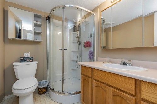 47-3380 Gladwin Road, Abbotsford, BC - Indoor Photo Showing Bathroom