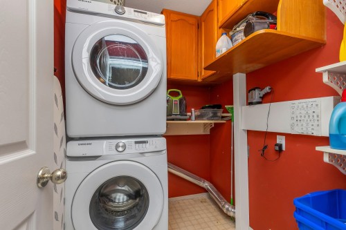 47-3380 Gladwin Road, Abbotsford, BC - Indoor Photo Showing Laundry Room