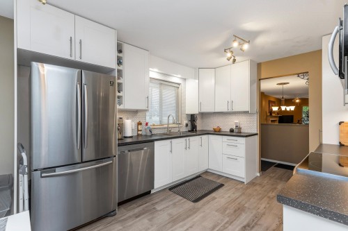 47-3380 Gladwin Road, Abbotsford, BC - Indoor Photo Showing Kitchen With Upgraded Kitchen