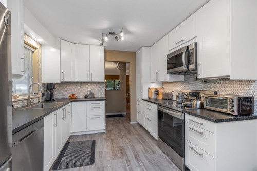 47-3380 Gladwin Road, Abbotsford, BC - Indoor Photo Showing Kitchen With Upgraded Kitchen