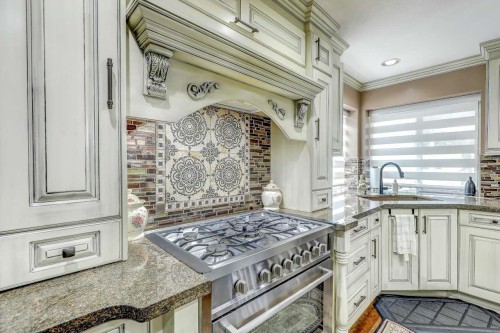 15341 80 Avenue, Surrey, BC - Indoor Photo Showing Kitchen With Upgraded Kitchen