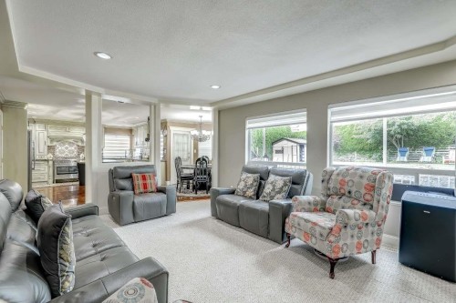 15341 80 Avenue, Surrey, BC - Indoor Photo Showing Living Room
