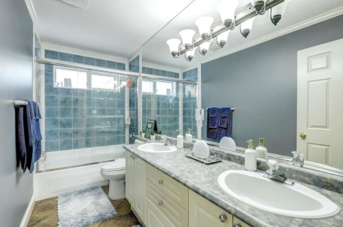 15341 80 Avenue, Surrey, BC - Indoor Photo Showing Bathroom