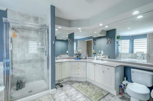 15341 80 Avenue, Surrey, BC - Indoor Photo Showing Bathroom