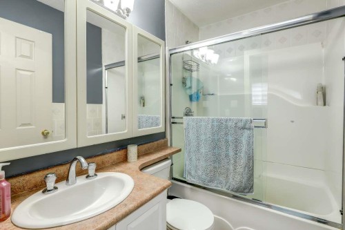 15341 80 Avenue, Surrey, BC - Indoor Photo Showing Bathroom