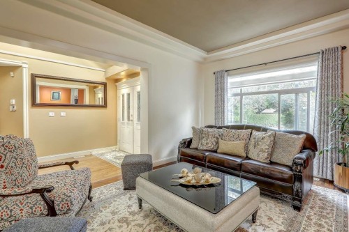 15341 80 Avenue, Surrey, BC - Indoor Photo Showing Living Room