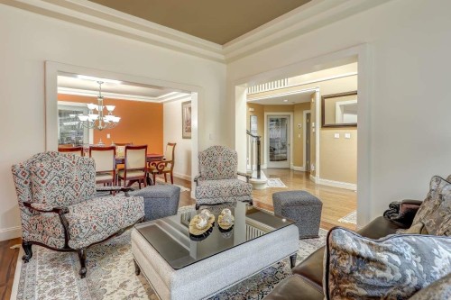 15341 80 Avenue, Surrey, BC - Indoor Photo Showing Living Room
