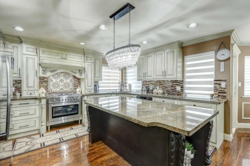 15341 80 Avenue, Surrey, BC - Indoor Photo Showing Kitchen With Upgraded Kitchen