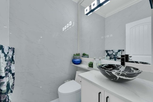 8825 131 Street, Surrey, BC - Indoor Photo Showing Bathroom