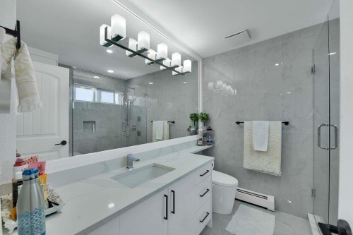 8825 131 Street, Surrey, BC - Indoor Photo Showing Bathroom