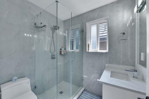 8825 131 Street, Surrey, BC - Indoor Photo Showing Bathroom