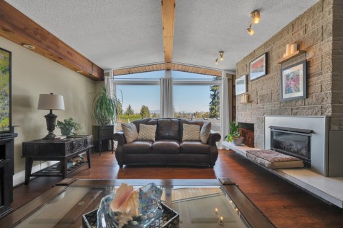 19717 48A Avenue, Langley, BC - Indoor Photo Showing Living Room With Fireplace