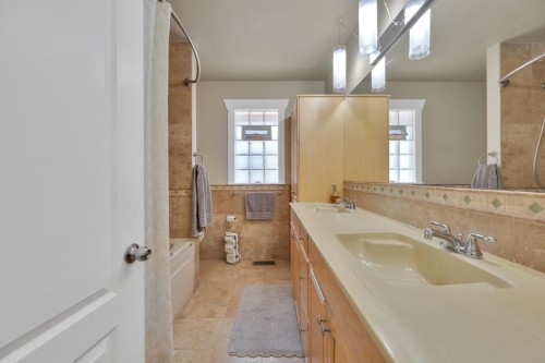 19717 48A Avenue, Langley, BC - Indoor Photo Showing Bathroom