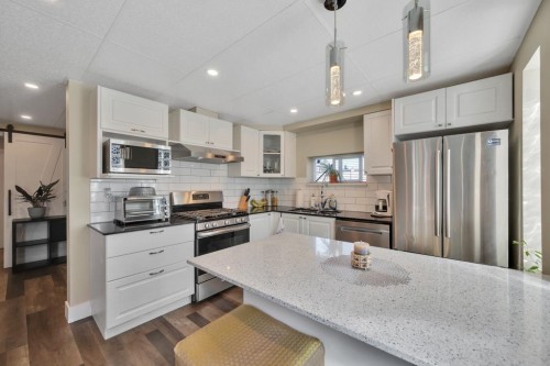 19717 48A Avenue, Langley, BC - Indoor Photo Showing Kitchen With Upgraded Kitchen