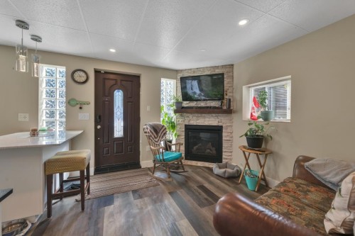 19717 48A Avenue, Langley, BC - Indoor Photo Showing Living Room With Fireplace