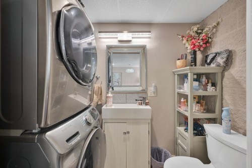 19717 48A Avenue, Langley, BC - Indoor Photo Showing Laundry Room