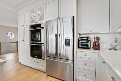 932 Ash Street, White Rock, BC - Indoor Photo Showing Kitchen