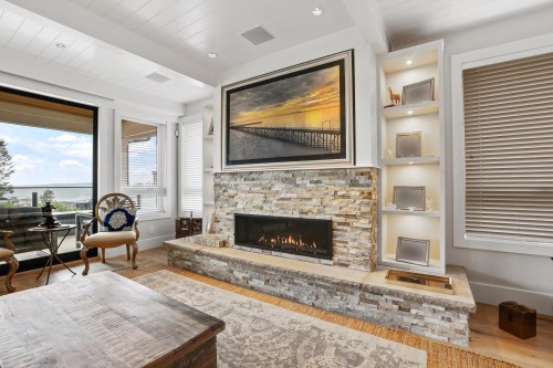 932 Ash Street, White Rock, BC - Indoor Photo Showing Living Room With Fireplace