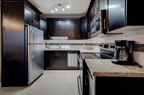 932 Ash Street, White Rock, BC - Indoor Photo Showing Kitchen