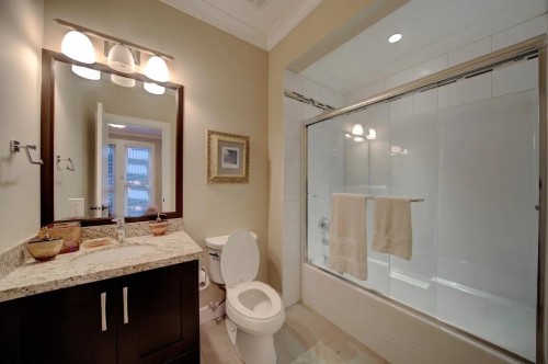 932 Ash Street, White Rock, BC - Indoor Photo Showing Bathroom