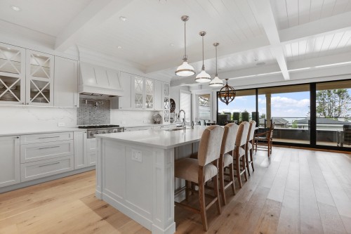 932 Ash Street, White Rock, BC - Indoor Photo Showing Kitchen With Upgraded Kitchen