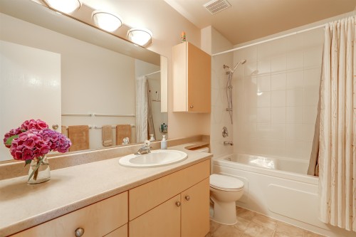 82-6622 Baker Road, Delta, BC - Indoor Photo Showing Bathroom