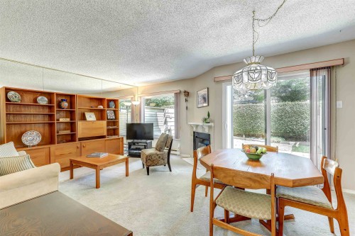 82-6622 Baker Road, Delta, BC - Indoor Photo Showing Dining Room With Fireplace