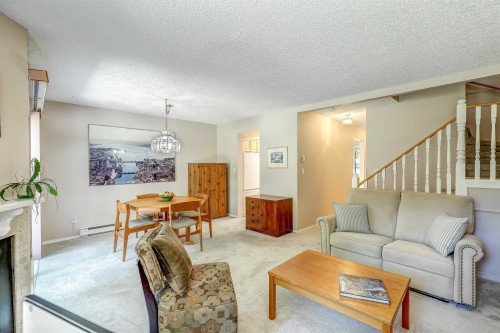 82-6622 Baker Road, Delta, BC - Indoor Photo Showing Living Room