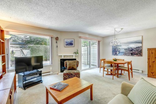 82-6622 Baker Road, Delta, BC - Indoor Photo Showing Living Room