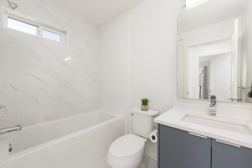 9-19790 55A Avenue, Langley, BC - Indoor Photo Showing Bathroom