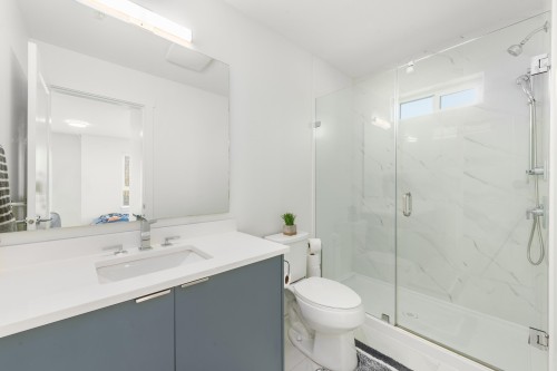 9-19790 55A Avenue, Langley, BC - Indoor Photo Showing Bathroom