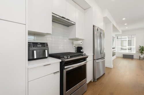 9-19790 55A Avenue, Langley, BC - Indoor Photo Showing Kitchen