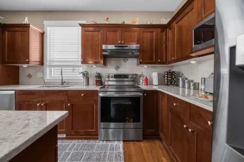 18565 67 Avenue, Surrey, BC - Indoor Photo Showing Kitchen