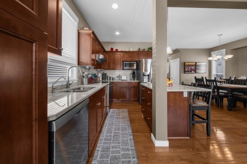 18565 67 Avenue, Surrey, BC - Indoor Photo Showing Kitchen With Double Sink