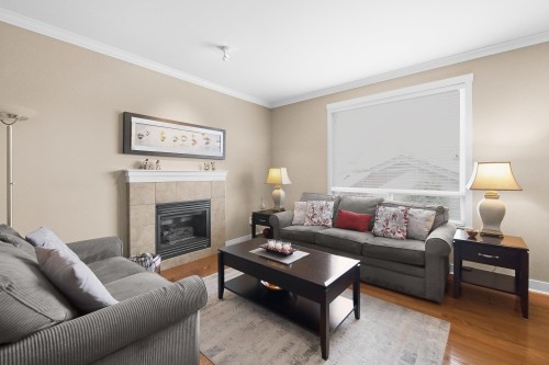 18565 67 Avenue, Surrey, BC - Indoor Photo Showing Living Room With Fireplace
