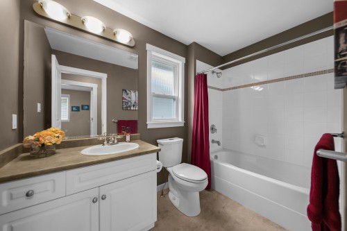 18565 67 Avenue, Surrey, BC - Indoor Photo Showing Bathroom