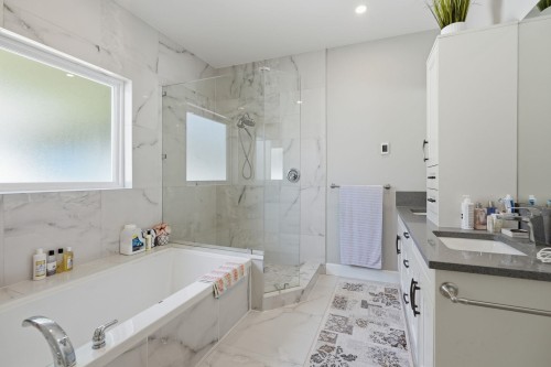 11554 92A Avenue, Delta, BC - Indoor Photo Showing Bathroom
