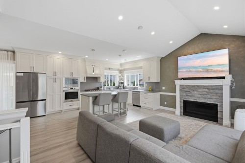 11554 92A Avenue, Delta, BC - Indoor With Fireplace