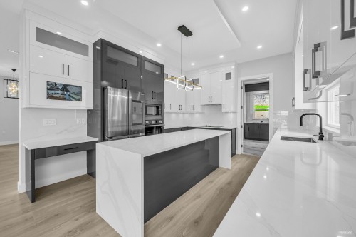 11342 River Road, Surrey, BC - Indoor Photo Showing Kitchen With Upgraded Kitchen