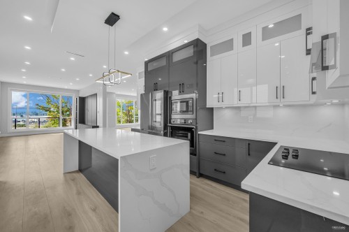 11342 River Road, Surrey, BC - Indoor Photo Showing Kitchen With Upgraded Kitchen