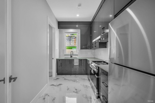 11342 River Road, Surrey, BC - Indoor Photo Showing Kitchen With Upgraded Kitchen