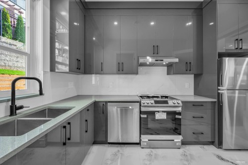 11342 River Road, Surrey, BC - Indoor Photo Showing Kitchen With Double Sink With Upgraded Kitchen