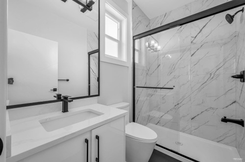 11342 River Road, Surrey, BC - Indoor Photo Showing Bathroom