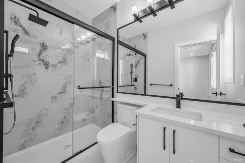 11342 River Road, Surrey, BC - Indoor Photo Showing Bathroom