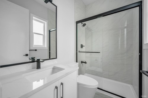 11342 River Road, Surrey, BC - Indoor Photo Showing Bathroom