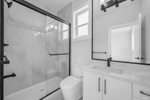 11342 River Road, Surrey, BC - Indoor Photo Showing Bathroom