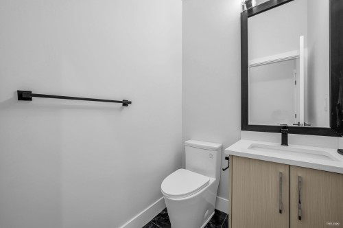 11342 River Road, Surrey, BC - Indoor Photo Showing Bathroom