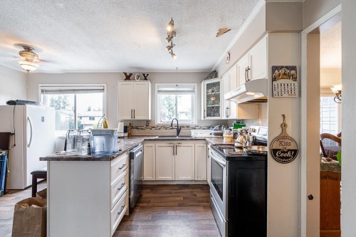 11380 75B Avenue, Delta, BC - Indoor Photo Showing Kitchen