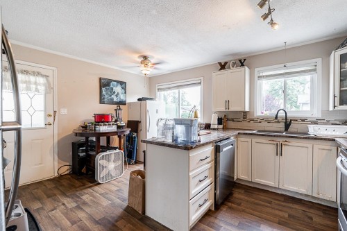 11380 75B Avenue, Delta, BC - Indoor Photo Showing Kitchen With Double Sink