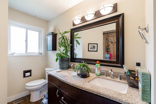 11380 75B Avenue, Delta, BC - Indoor Photo Showing Bathroom